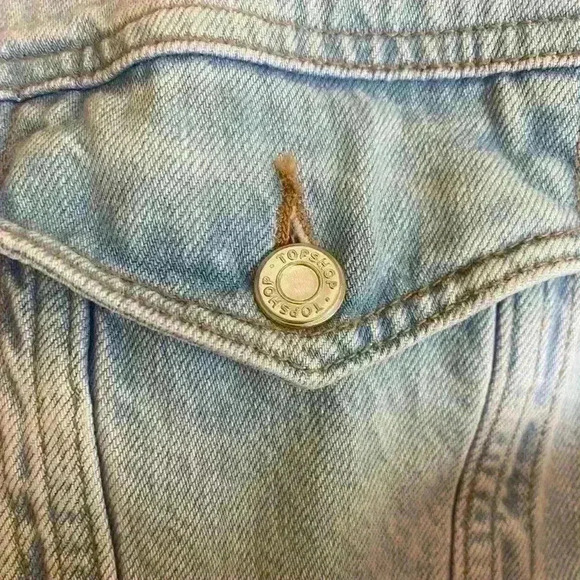 TOPSHOP light blue faded Unfinished bottom hem JEAN JACKET never worn 14 - Picture 5 of 10
